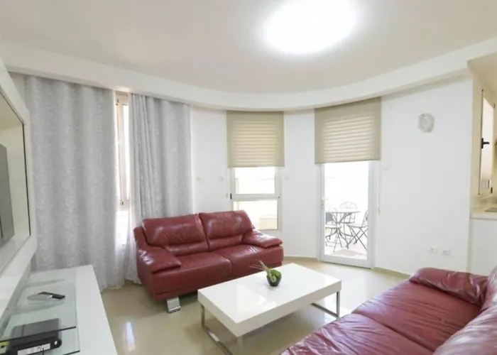 Modern 2Br Apt Golf Residence