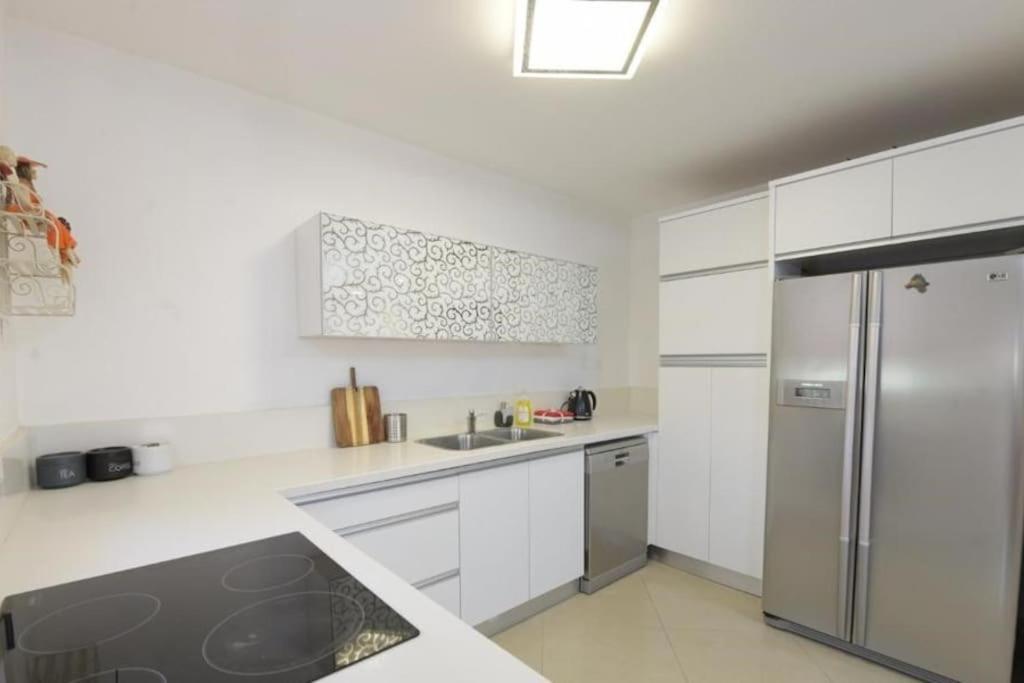 Modern 2br Golf Apartment